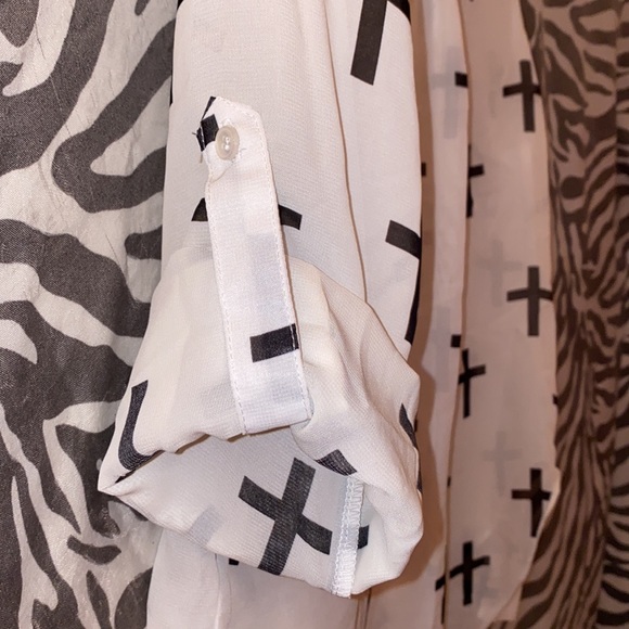 NWOT SHEER WHITE BUTTON DOWN WITH BLACK CROSS PATTERN - Picture 3 of 4